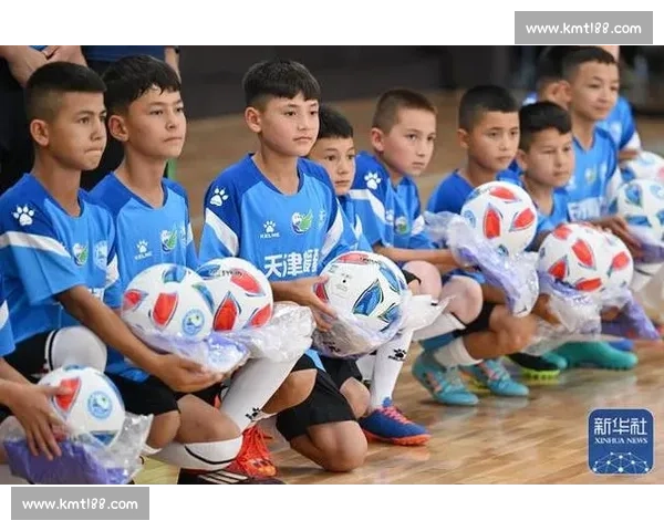 眼泪藏热爱！新疆小巴郎为津门虎呐喊